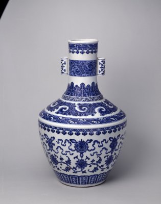 图片[1]-Blue and white lotus vase with eight precious patterns and ears-China Archive